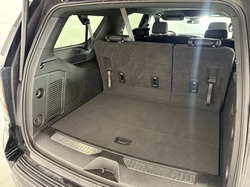 Used 2025 Chevrolet Suburban Z71 AWD/4WD image 19
