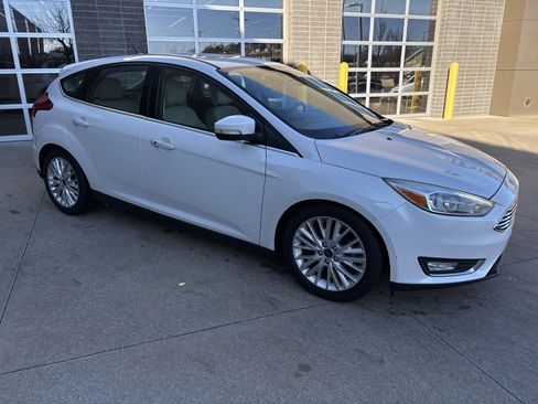 Used 2016 Ford Focus Titanium w/ Titanium Technology Package image 2