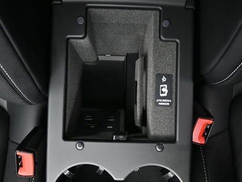 Used 2026 Porsche Macan image 25