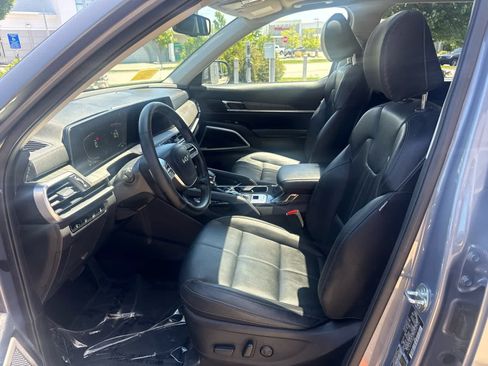 Used 2023 Kia Telluride EX w/ EX Captain's Chair Package AWD/4WD image 8