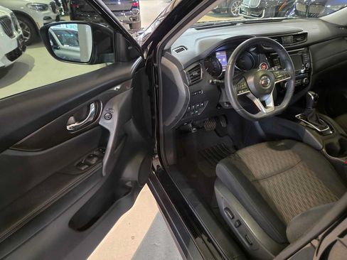 Used 2019 Nissan Rogue SV FWD image 18