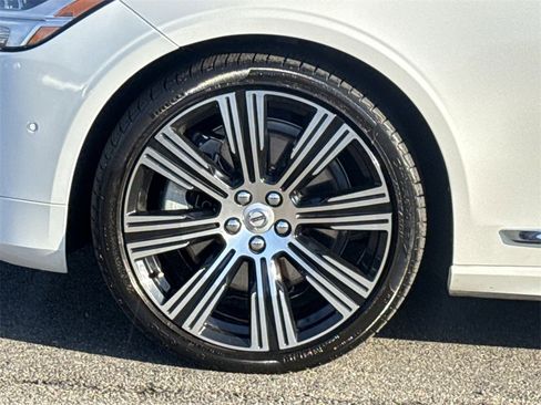 Used 2023 Volvo S90 B6 Ultimate image 12