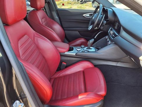 Used 2023 Alfa Romeo Giulia Veloce image 13