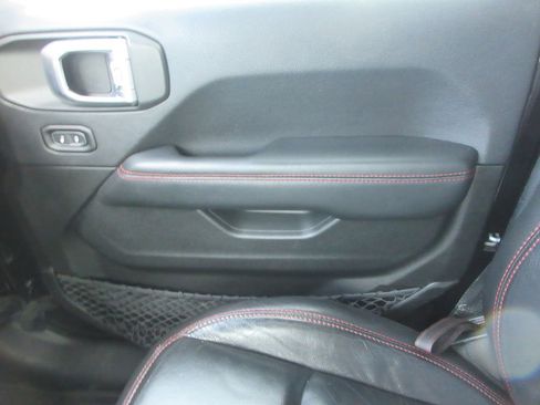 Used 2019 Jeep Wrangler Unlimited Rubicon image 36