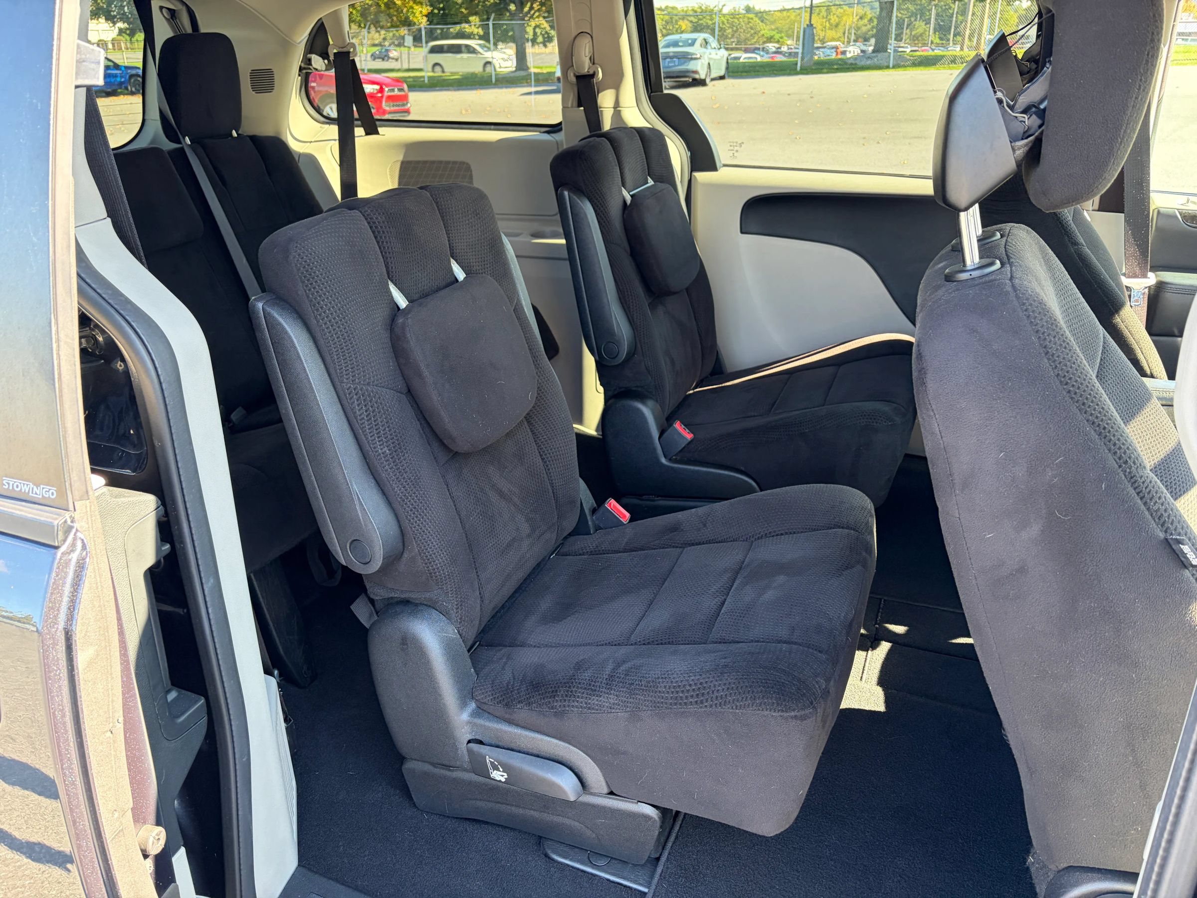 Used 2013 Dodge Grand Caravan SXT w/ Rear Park Assist Pkg FWD image 12