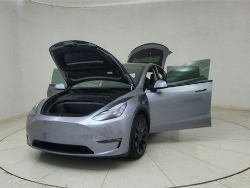 Used 2025 Tesla Model Y Performance image 71