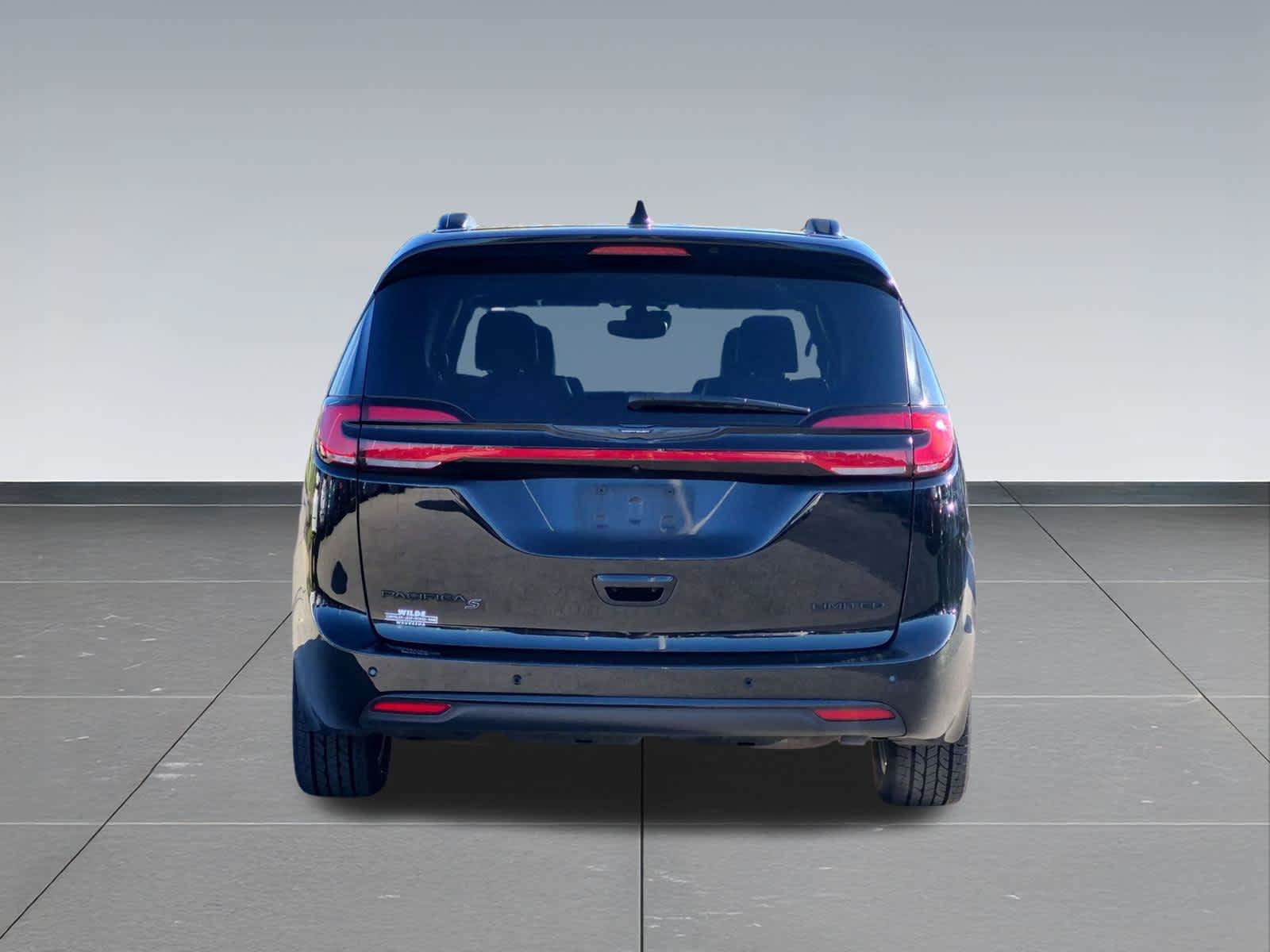 Used 2025 Chrysler Pacifica Limited FWD image 5