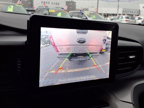 Used 2023 Ford Explorer XLT image 9