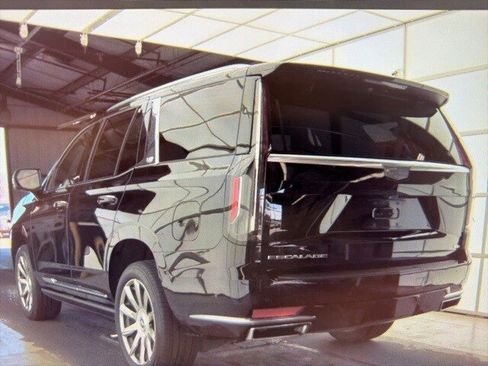 Used 2021 Cadillac Escalade Premium Luxury Platinum image 2