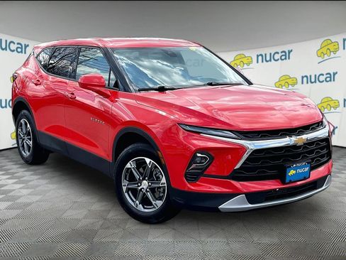 Used 2025 Chevrolet Blazer LT image 1