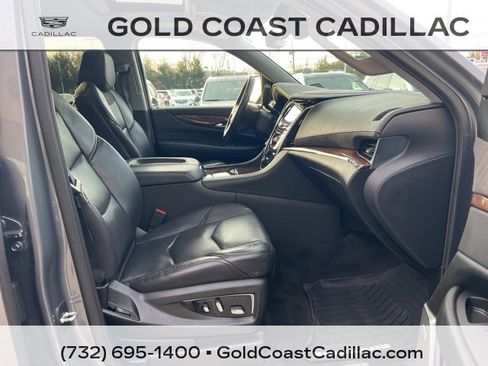 Used 2020 Cadillac Escalade Luxury w/ LPO, Radiant Package image 7