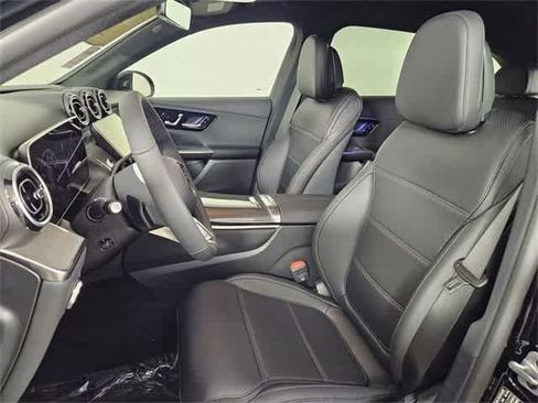 Used 2025 Mercedes-Benz GLC 300 4MATIC image 37