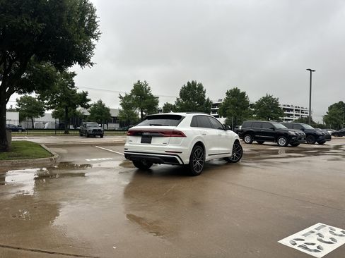 Used 2019 Audi Q8 Prestige w/ Luxury Package AWD/4WD image 2