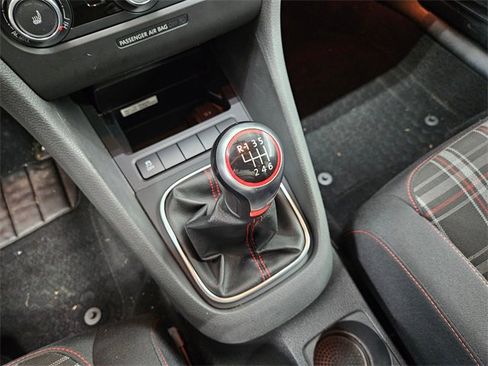 Used 2012 Volkswagen Golf 4-Door image 11