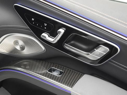New 2026 Mercedes-Benz EQS 550 4MATIC SUV image 17