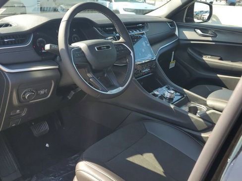 New 2025 Jeep Grand Cherokee Altitude image 19