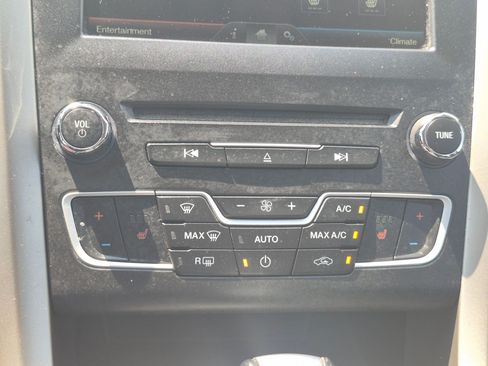 Used 2016 Ford Fusion SE w/ Equipment Group 202A FWD image 32