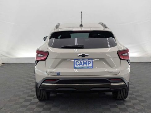 New 2026 Chevrolet Trax ACTIV w/ Sunroof Package FWD image 5