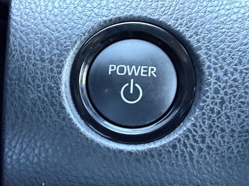 Used 2025 Toyota Camry SE image 23