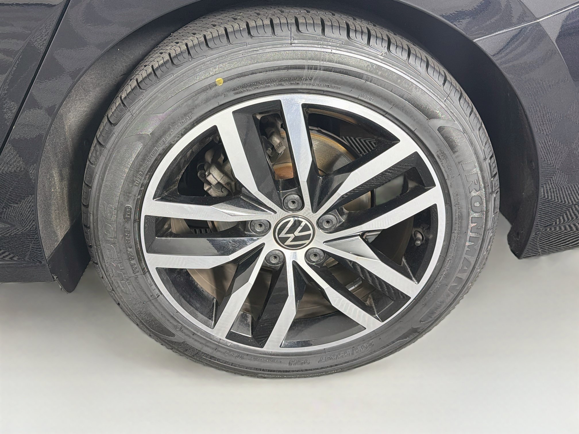 Used 2025 Volkswagen Jetta SE FWD image 11