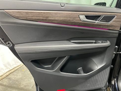 Certified 2025 Volkswagen Atlas SEL Premium R-Line image 23