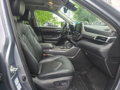 Used 2021 Toyota Highlander Platinum AWD/4WD image 11
