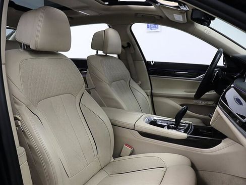 Used 2017 BMW 740i RWD image 12