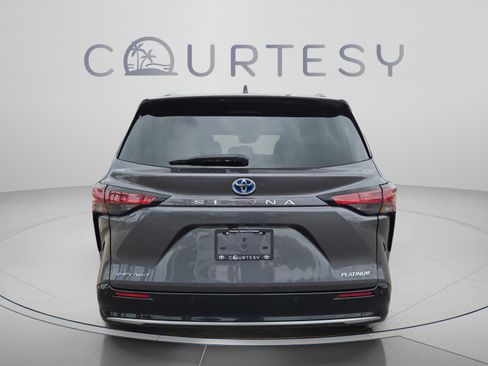 Certified 2025 Toyota Sienna Platinum AWD/4WD image 4