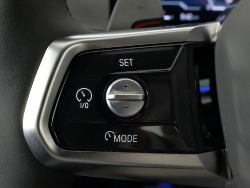 Used 2023 BMW 760i xDrive image 36