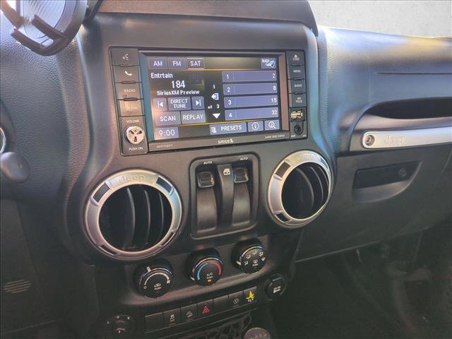 Used 2018 Jeep Wrangler Sahara w/ Connectivity Group AWD/4WD image 14