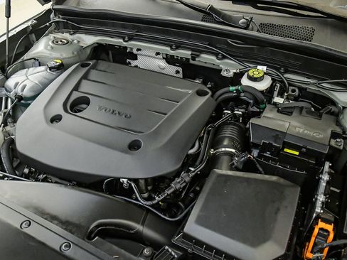 Certified 2025 Volvo XC40 B5 Core AWD/4WD image 26