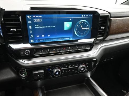 Used 2024 Chevrolet Silverado 2500 High Country w/ High Country Premium Package AWD/4WD image 7