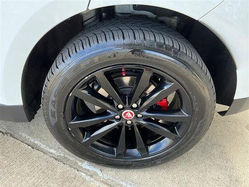 Used 2017 Jaguar F-PACE Prestige image 24