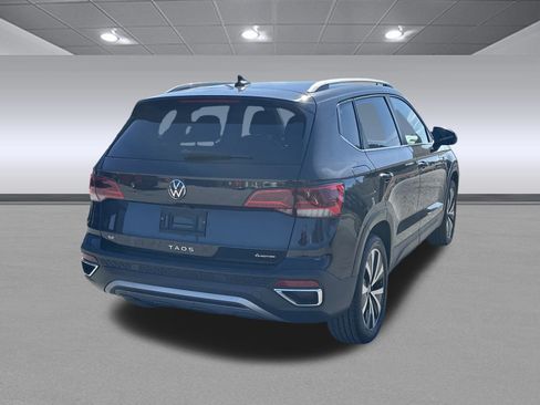 Used 2022 Volkswagen Taos SE image 3