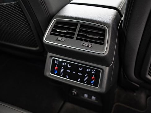 Used 2021 Audi e-tron Premium Plus w/ Premium Plus Package AWD/4WD image 36