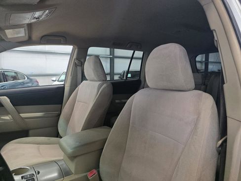 Used 2011 Toyota Highlander 2WD w/ Tow Pkg image 11