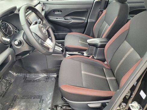 New 2025 Nissan Versa SR w/ Trunk Package image 8