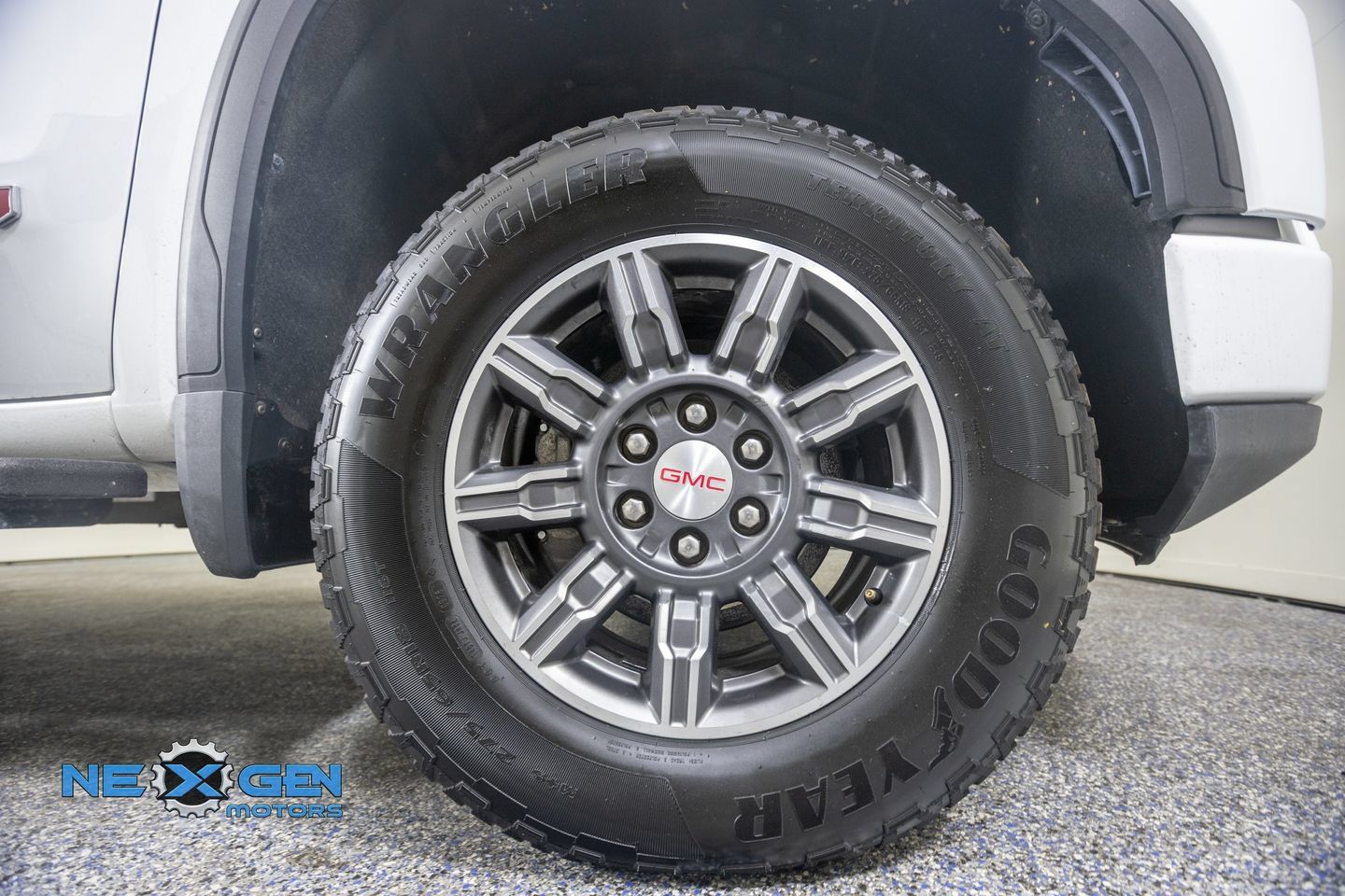 Used 2024 GMC Sierra 1500 AT4 w/ Technology Package AWD/4WD image 44