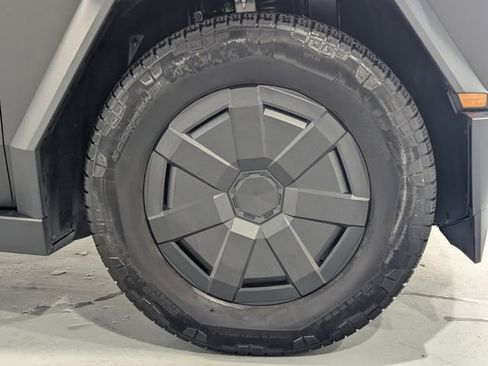 Used 2024 Tesla Cybertruck AWD Crew Cab image 27