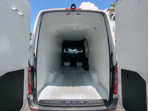 Used 2024 Mercedes-Benz Sprinter 2500 image 14