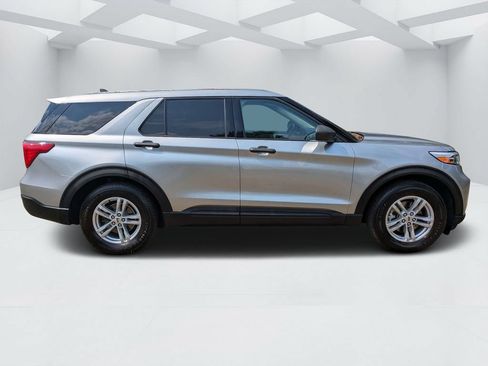 Used 2023 Ford Explorer 2WD image 2