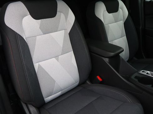 Used 2025 Chevrolet Trax RS w/ Driver Confidence Package image 16