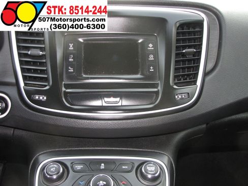 Used 2016 Chrysler 200 Limited image 18