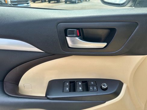 Used 2019 Toyota Highlander XLE image 8