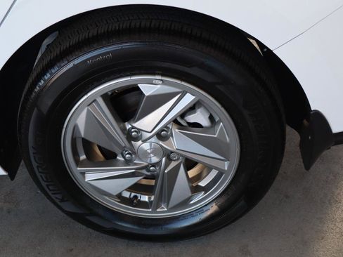 Used 2025 Hyundai Elantra SE image 42