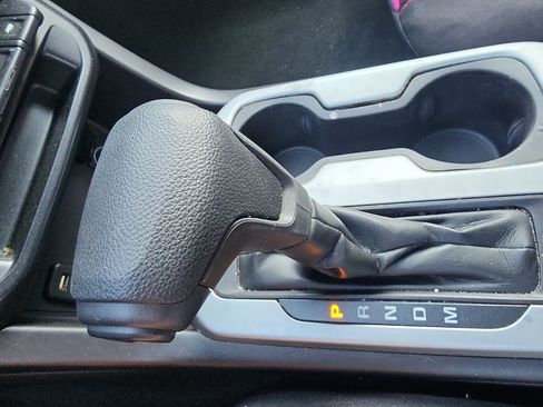 Used 2016 Chevrolet Colorado LT w/ LT Convenience Package RWD image 16