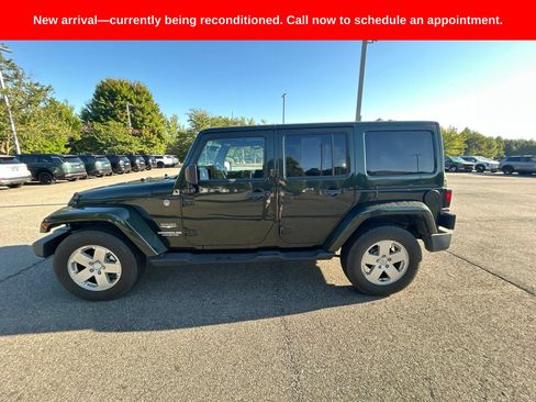 Used 2011 Jeep Wrangler Unlimited Sahara w/ Dual Top Group AWD/4WD image 10