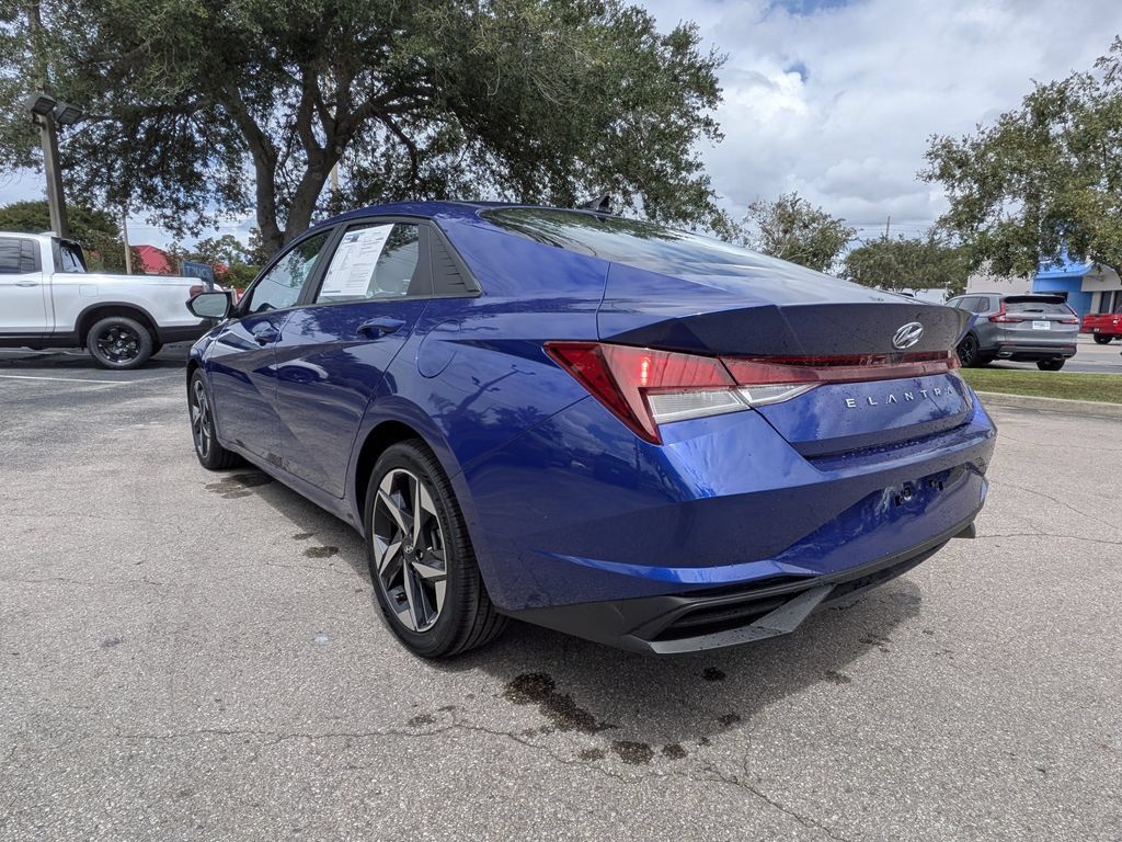 Used 2023 Hyundai Elantra SEL w/ Convenience Package FWD image 6