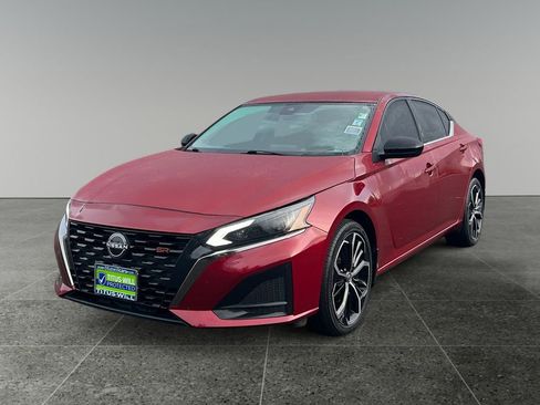 Used 2024 Nissan Altima 2.5 SR image 3