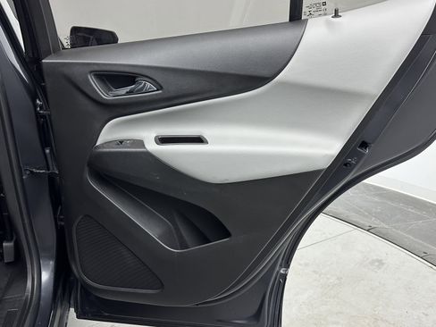 Used 2022 Chevrolet Equinox LS image 31